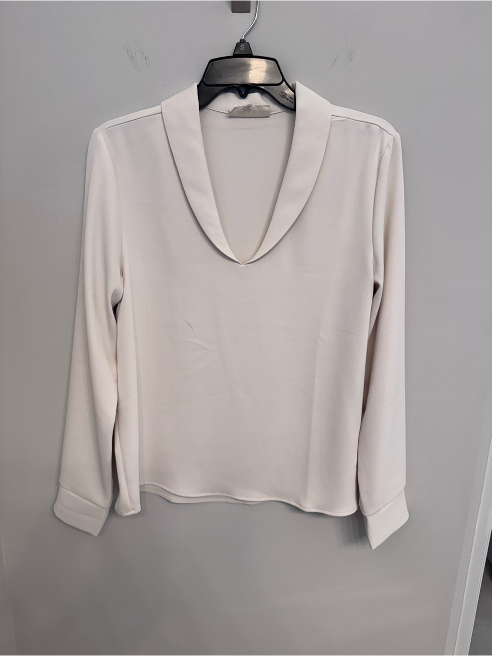 NWOT Melloday Cream V-Neck Long Sleeve Blouse